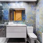 White Paradise אדחה