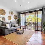 White Paradise * אדחה