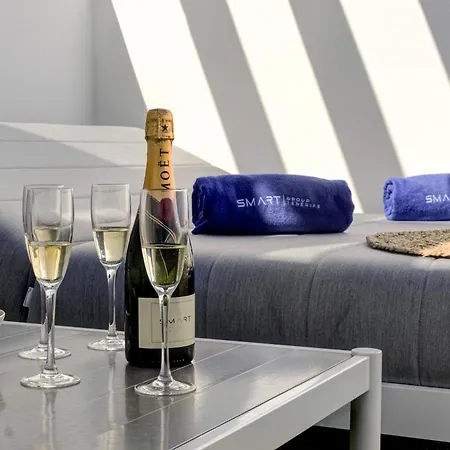 White Paradise Apartment *