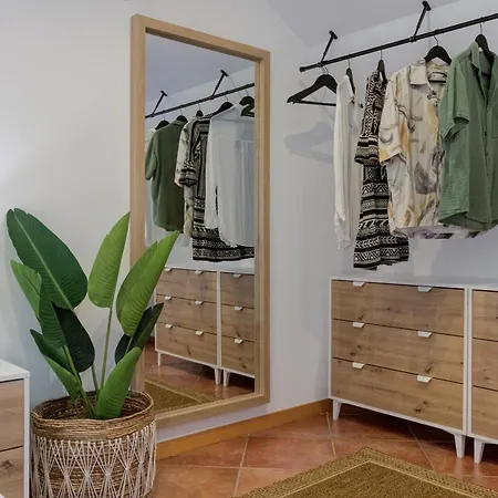 White Paradise Apartment